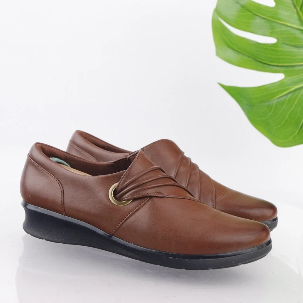 Clarks Womens Hope Shine Loafers Size 8 Brown Leather Flat Slip On Comfort Shoes